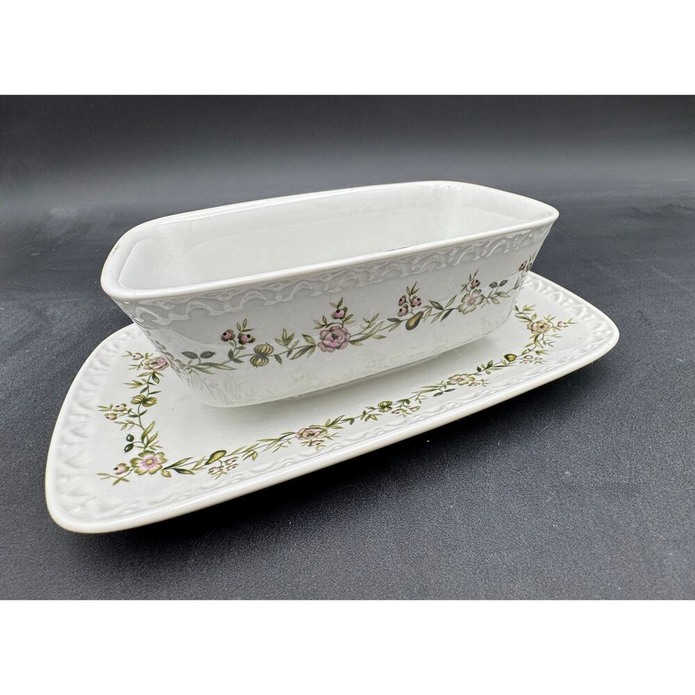 Villeroy & Boch Gravy Boat Trianon Pattern with Attached Underplate